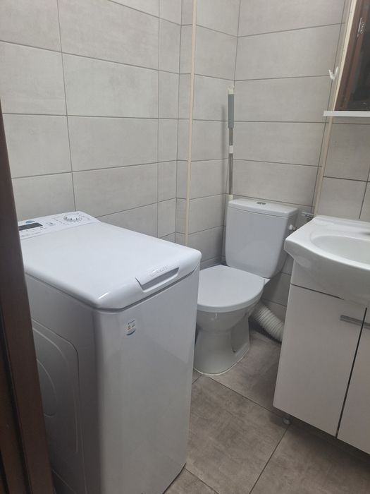 Dau spre inchiriere apartament cu trei camere