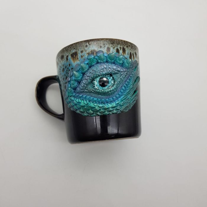 Отличный подарок. Кружка с декором из полимерной глины