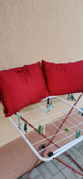 Pernițe vechi și carpete perete