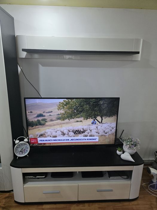 Set mobilier sufragerie,culoare alb-negru