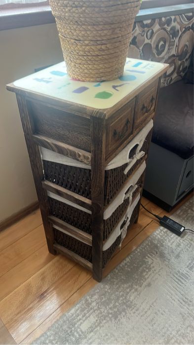 Винтидж олекотено шкафче