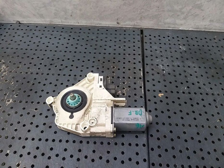 Motoras macara geam dreapta fata audi a6 c6 4f 4f0959802b