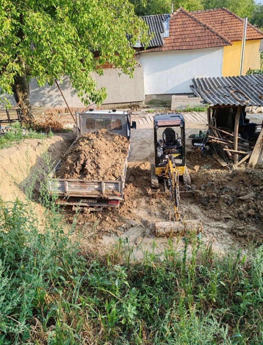 Inchiriez miniexcavator