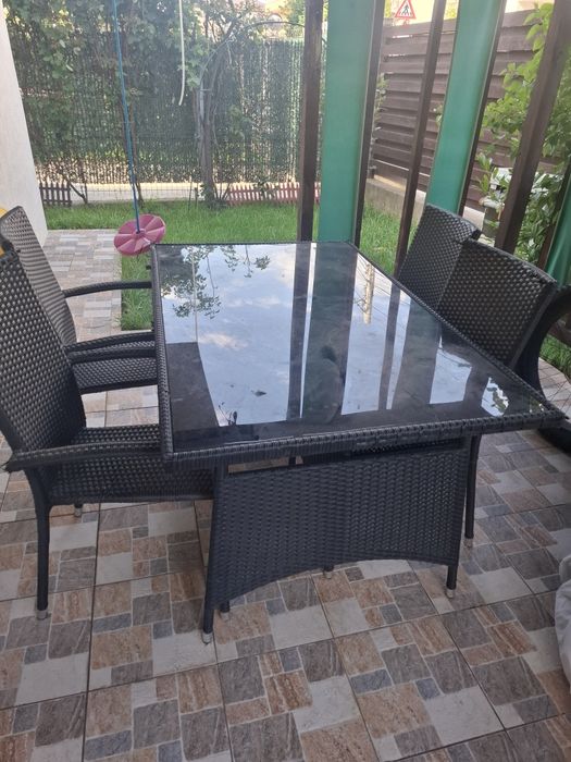 Set mobilier terasa (4 scaune si o masa)