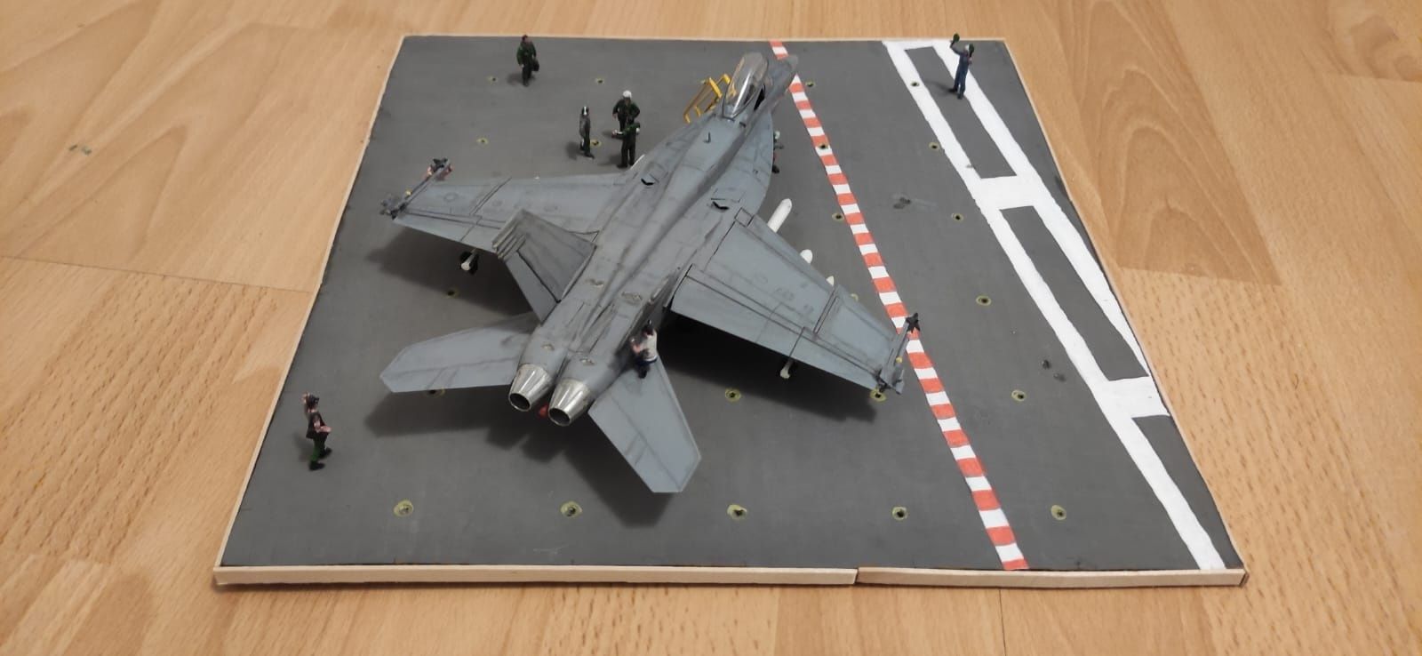 Diorama F/A 18 Super Hornet.