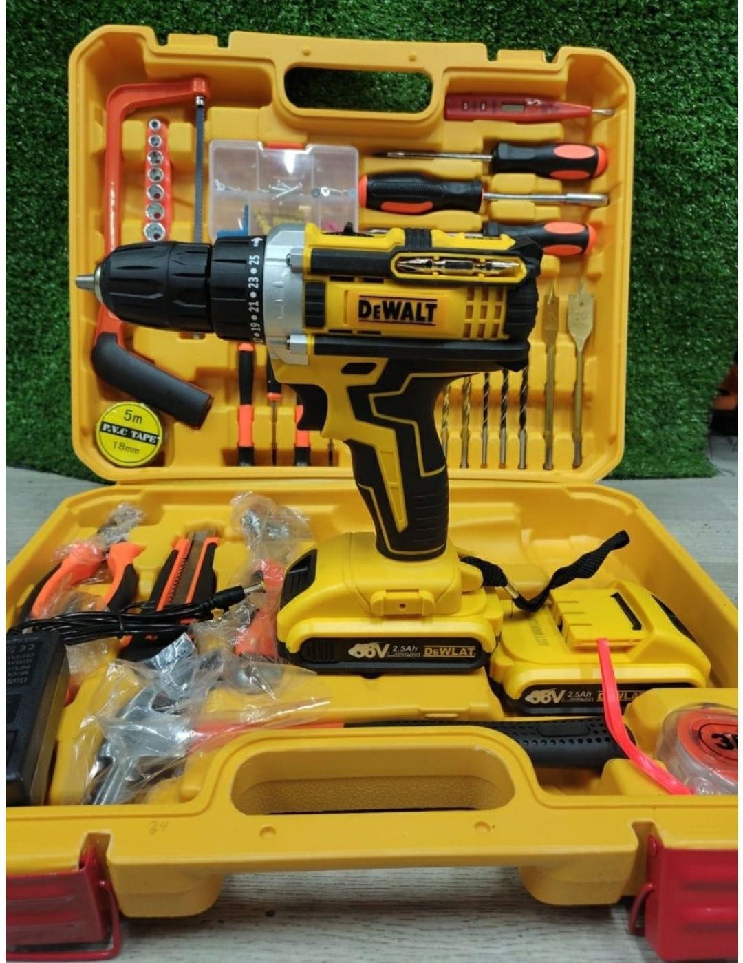 Шуруповерт с Набором инструментов DeWALT для дома электрика и мастеров
