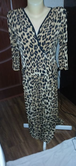 Продам платье для девушек и женщины