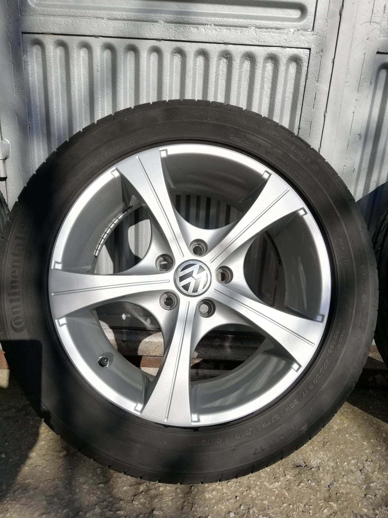 Гуми с джанти за vw 225/50 r17