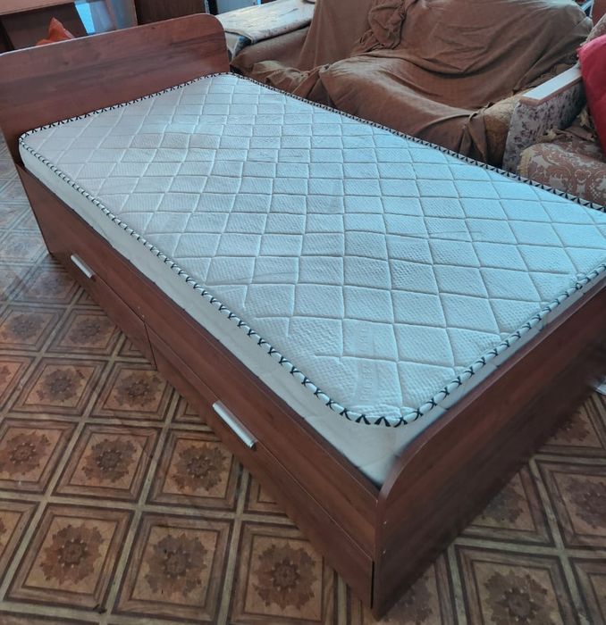 Кровать односпальная  широкая