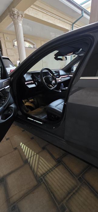 Bmw i5 35L  новый с номером