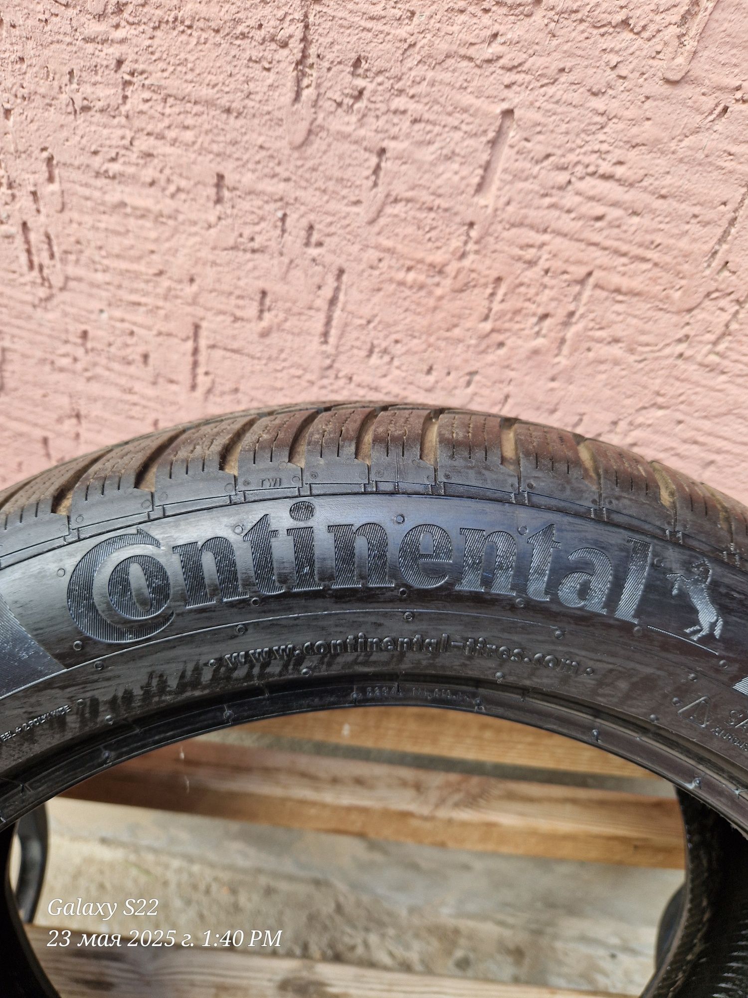 Зимные шины Continental 2 шт в отличном состоянии