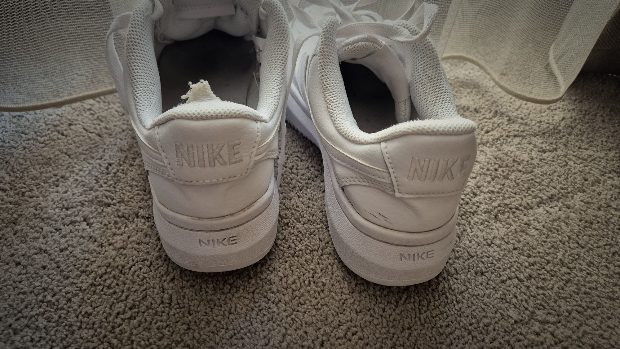 Бели кецове Nike