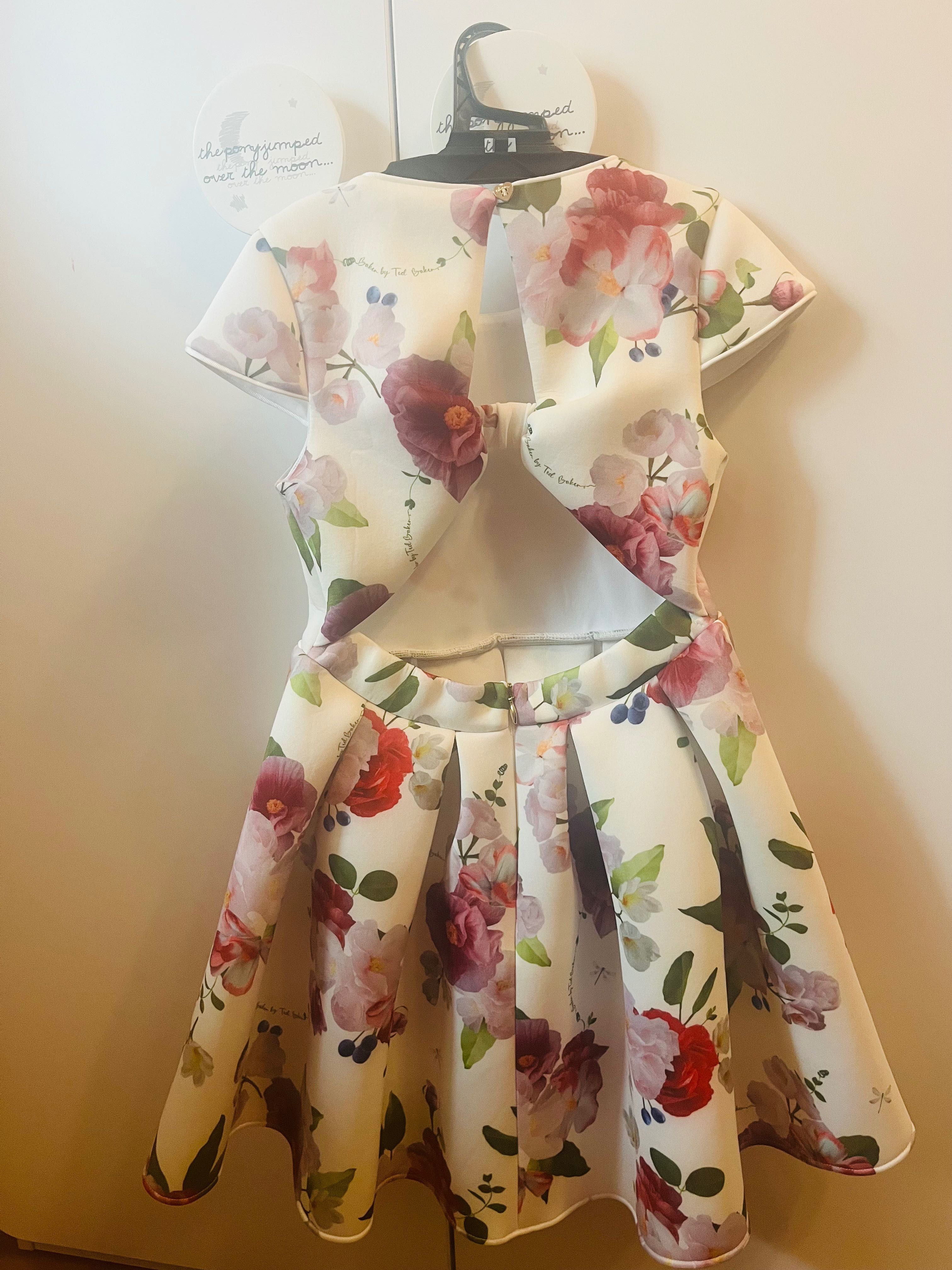Официални рокли на Ted Baker