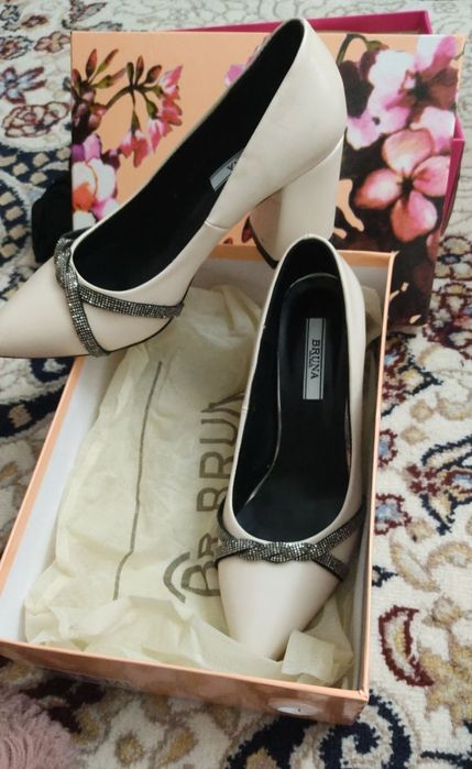 Туфлилар сотилади