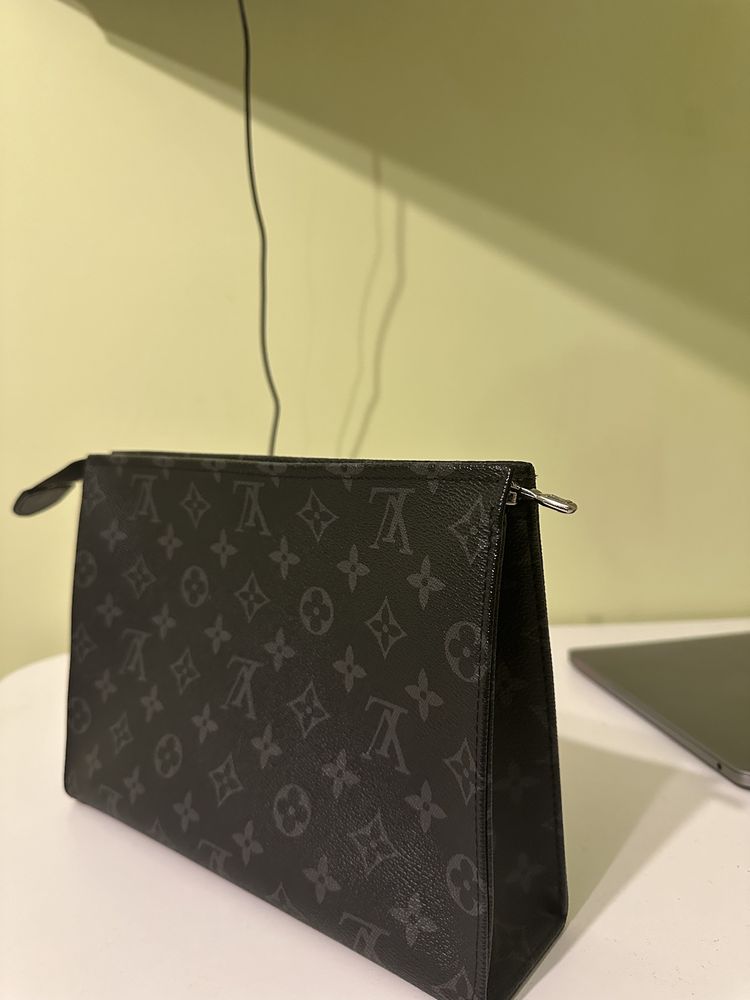 Louis Vuitton clutch unisex