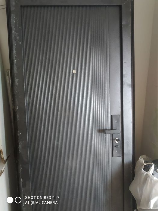 Eshik bor yaqinda olingan Razmeri togri kemaganligi sababli Sotilyapti