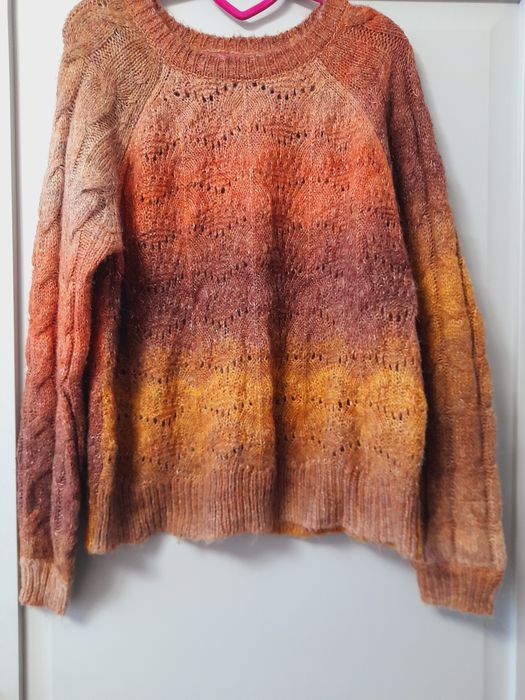 Pulover tricotat manual pentru damă