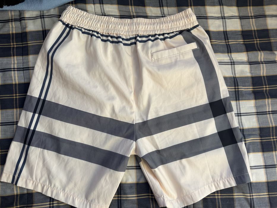 Burberry shorts | Къси панталони
