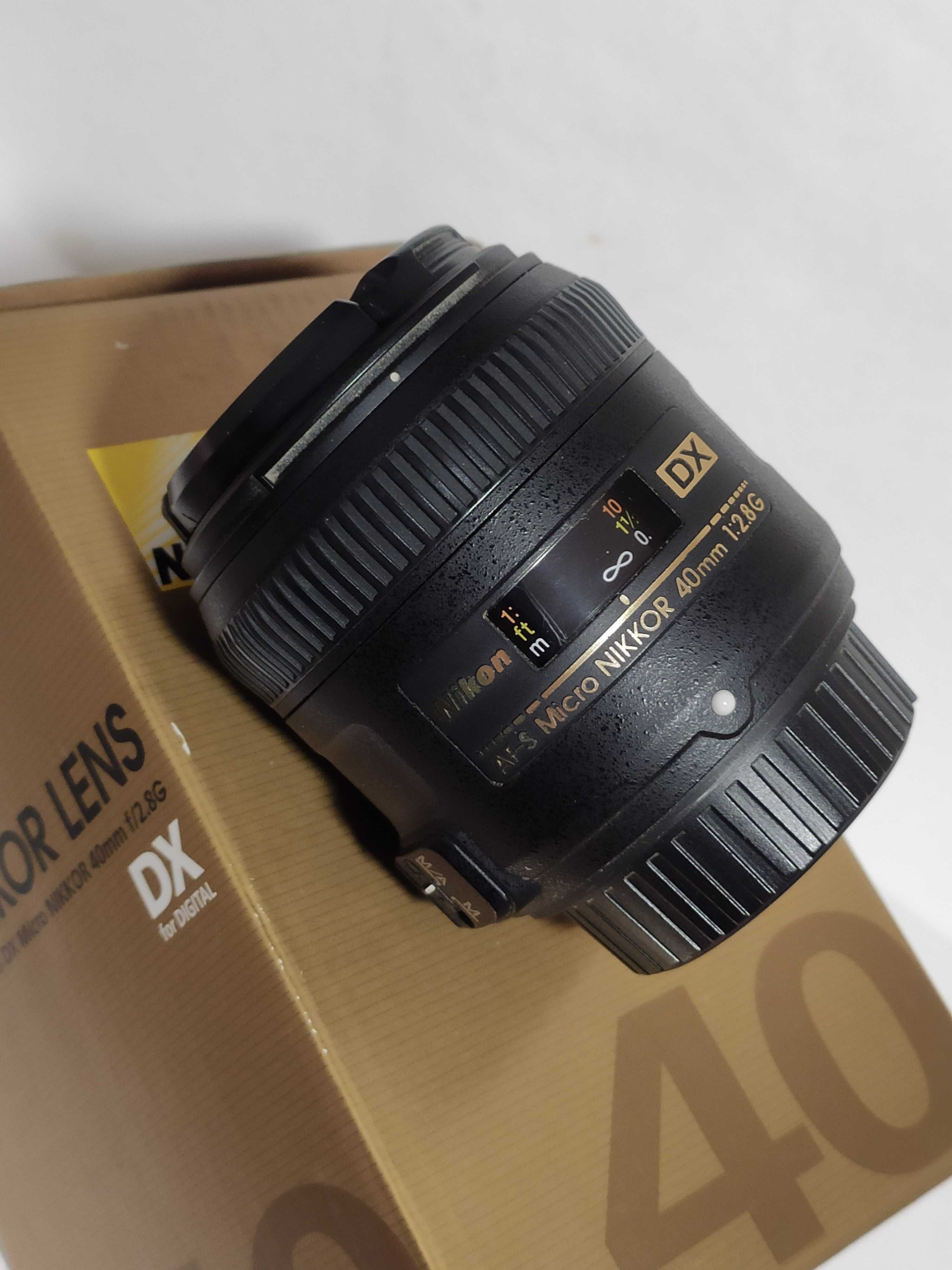 Макро объектив  Nikon 40mm f/2.8G AF-S DX Micro Nikkor
