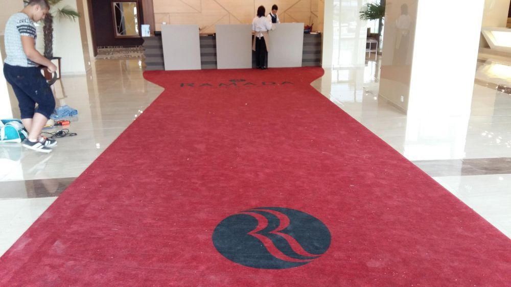 Montaj mocheta si covor Pvc,cât și curățat profesional mocheta