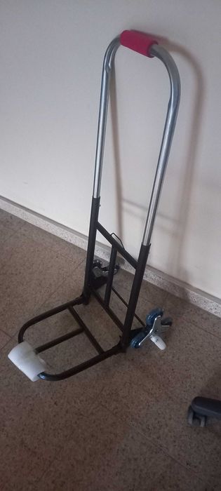 стоманена товарна количка