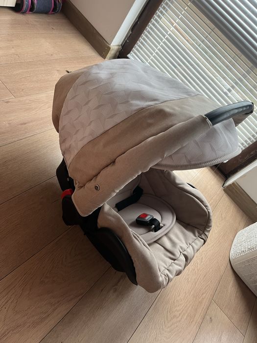 Бебешки кош за кола.