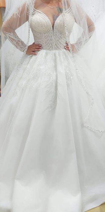 Vând Rochie Mireasa model deosebit