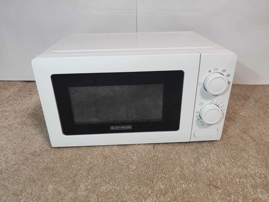 Микровълнова печка Black and Decker, BXMY700E