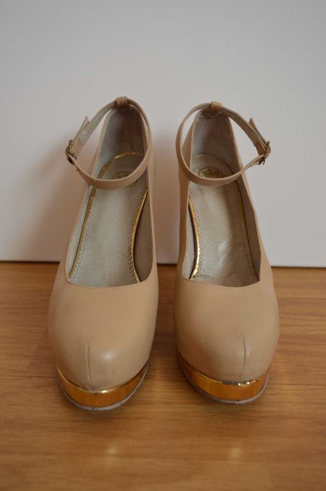 Обувки на платформа