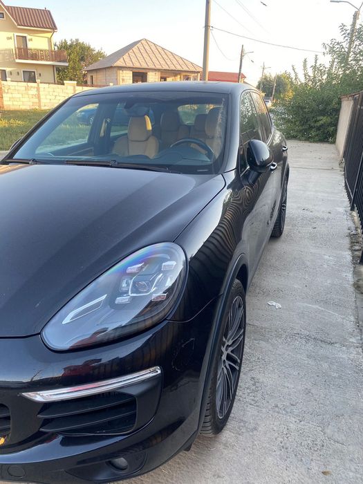 Vând Porsche Cayenne