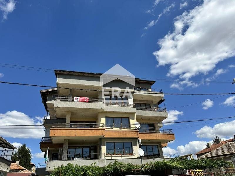 ЕКСКЛУЗИВНО от Ера Лайф!Етаж от къща с площ 185 кв.м. за продажба в гр