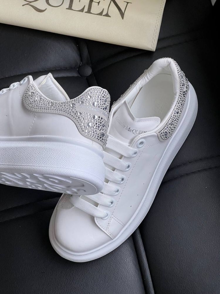 Adidasi Alexander Mcqueen noi!