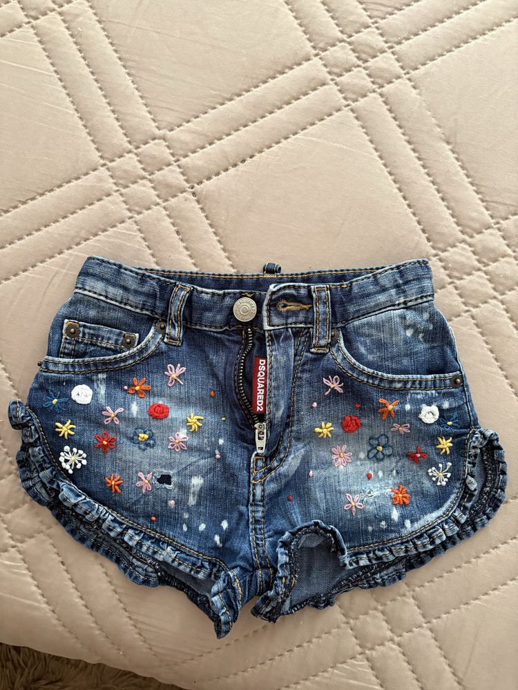 Панталонки Dsquared, рокля Guess