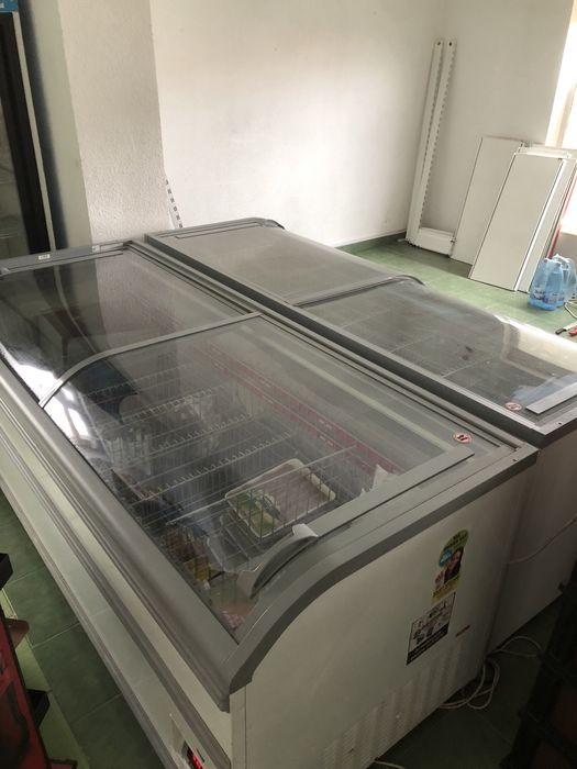 Congelatoare Aht si rafturi de 2,25m inaltime!