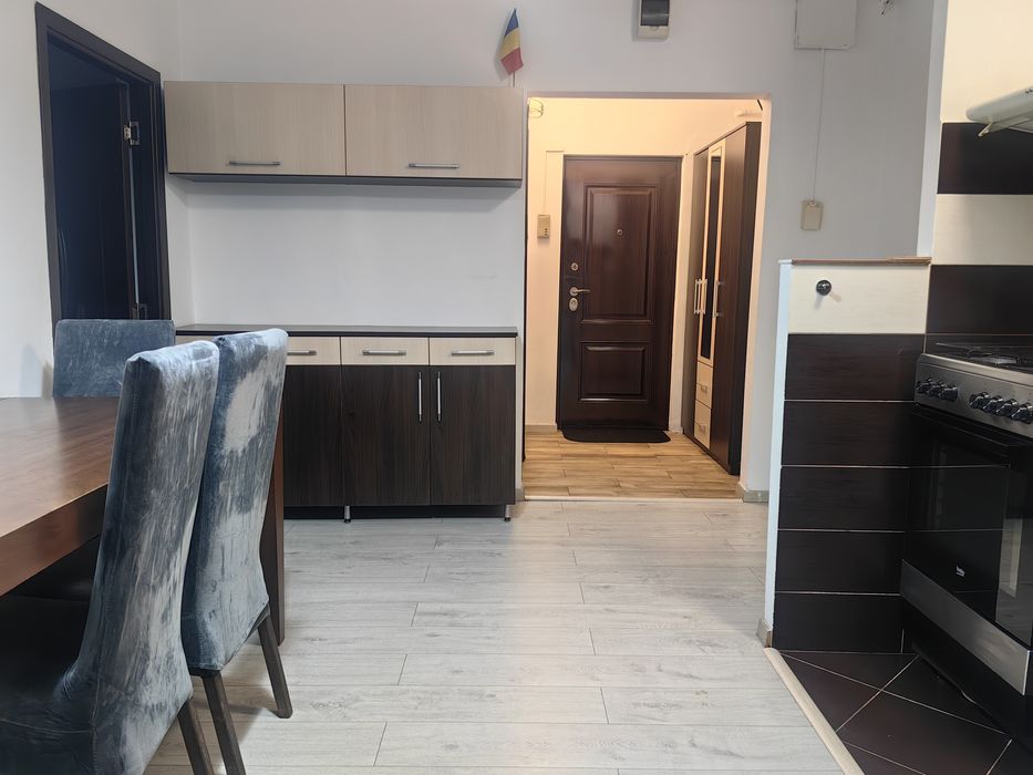 Apartament cu 3 camere de închiriat