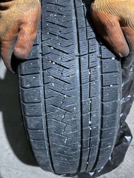 Шины зимние 235/65/R17