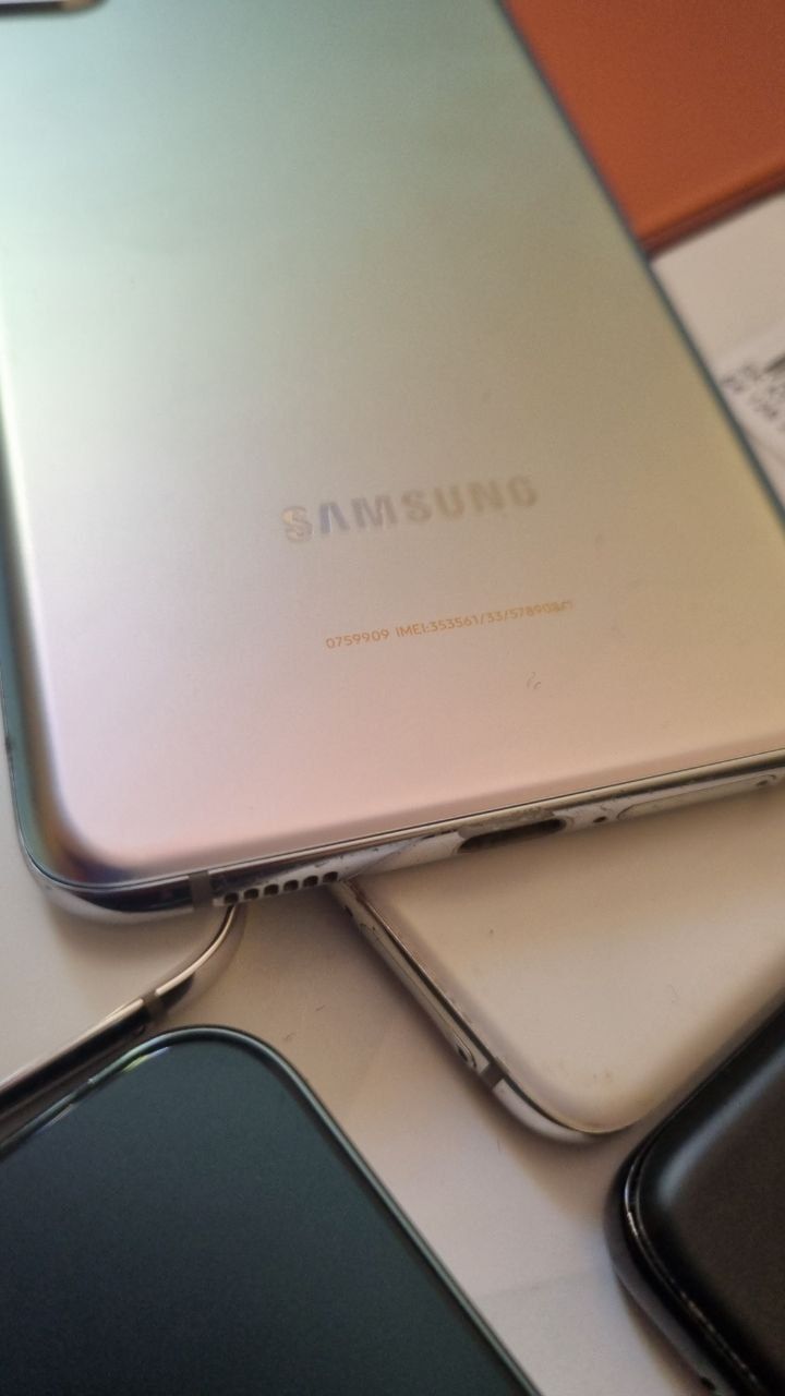 samsung s21  plus 5G 256gb