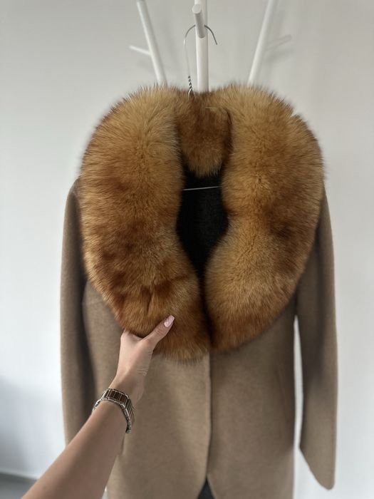 Палто от естествена вълна от алпака с яка от ест косъм лисица бежово