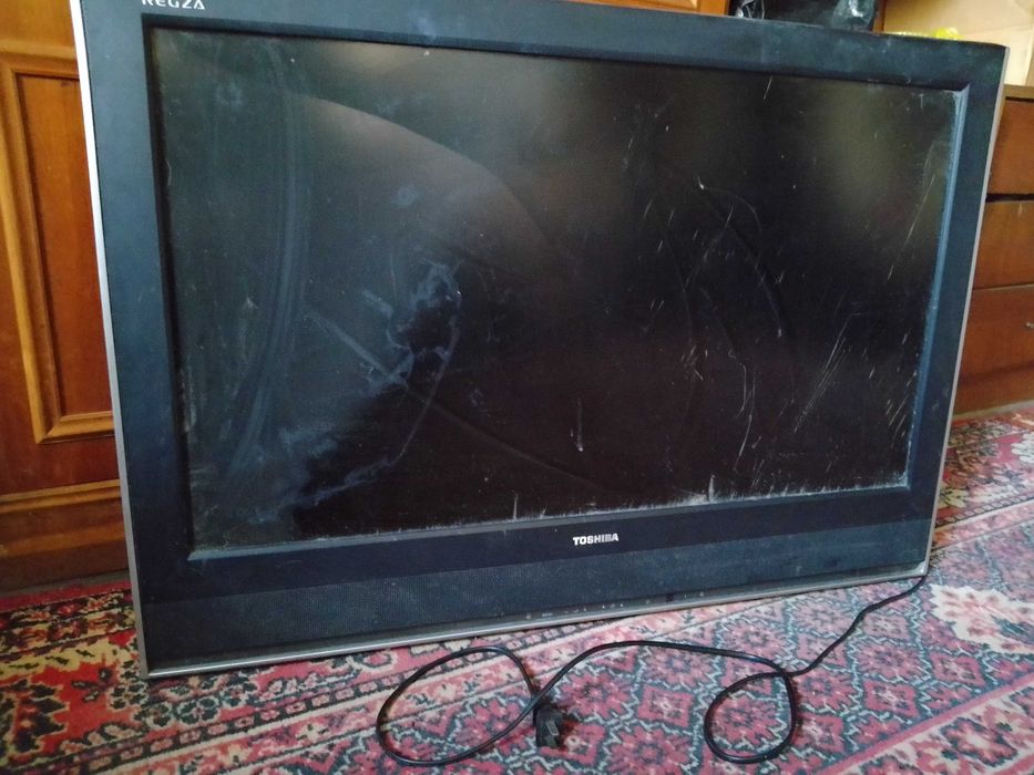 ПРОДАМ ЖК ТЕЛЕВИЗОР TOSHIBA 32WL67C REGZA ! Битый экран, на запчасти !