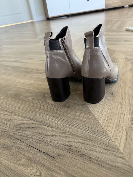 Ghete elegante cu toc Rizzoli