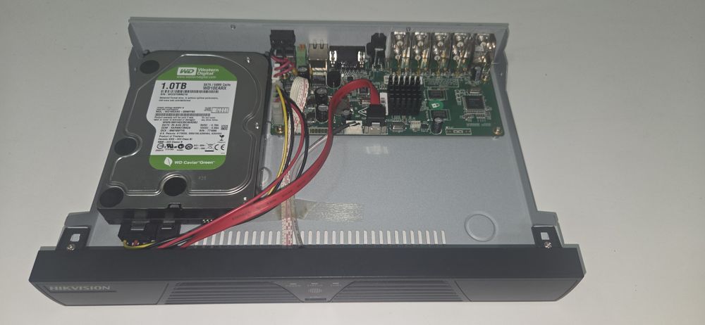 Dvr Hikvision 8 camere model DS 7208HVI ST/SN