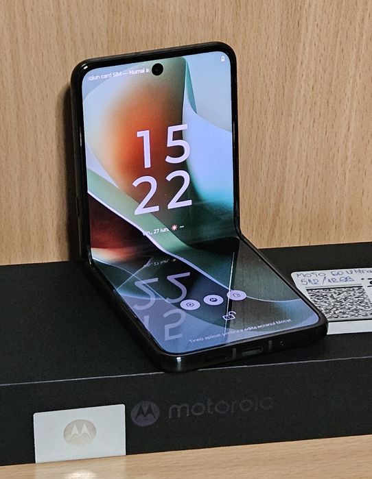 Motorola Razr 60 Ultra 512 GB 16 GB RAM ca nou