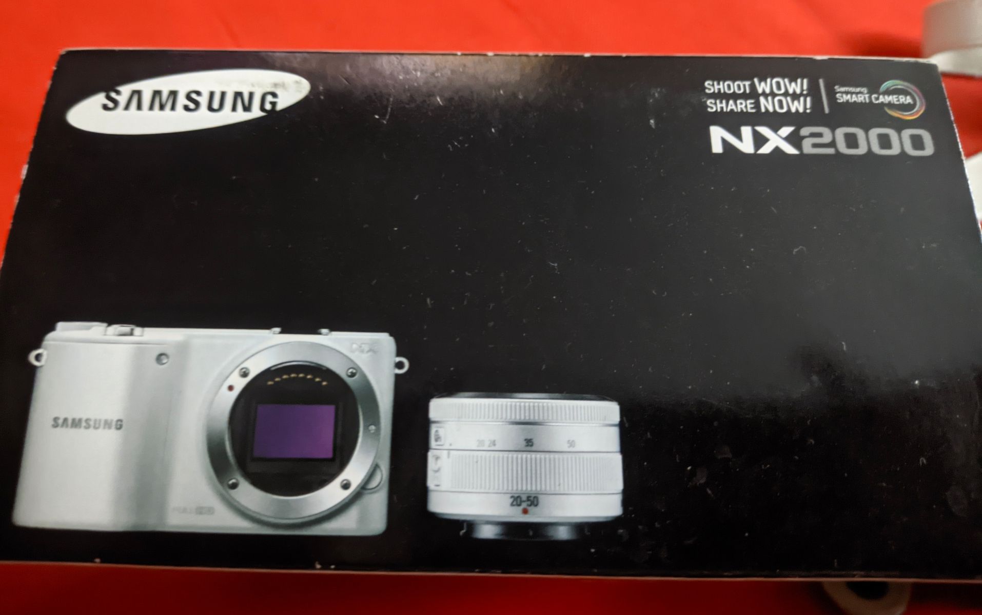 Фотоапарат Samsung nx2000 с много аксесоари към него.
