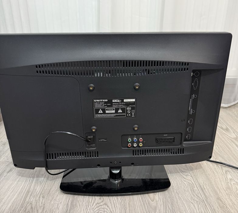 Televizor United negru cu diagonala de 60 cm