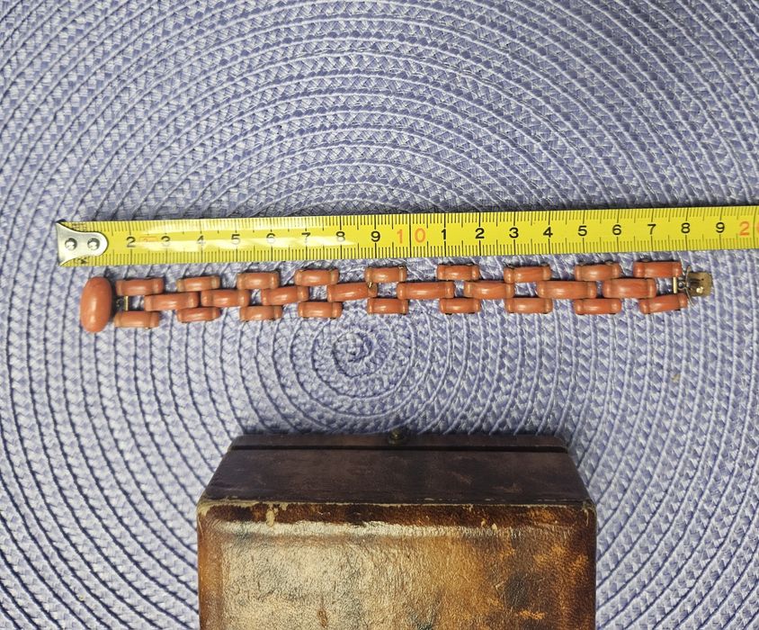Гривна от  Momo корал 18k злато, 1920г.