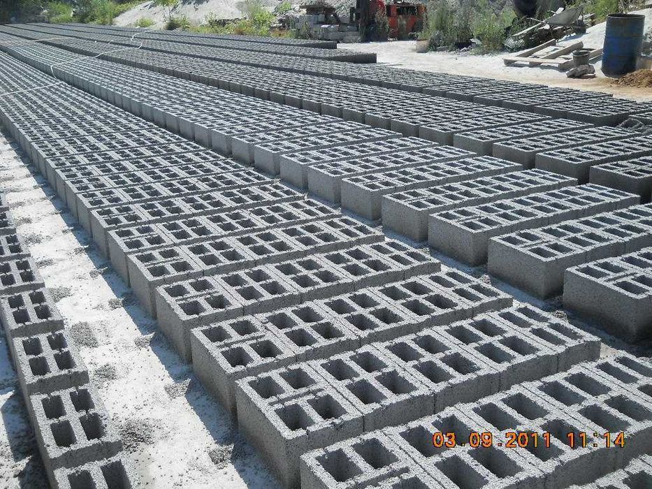 Boltari   beton  gard si stilp