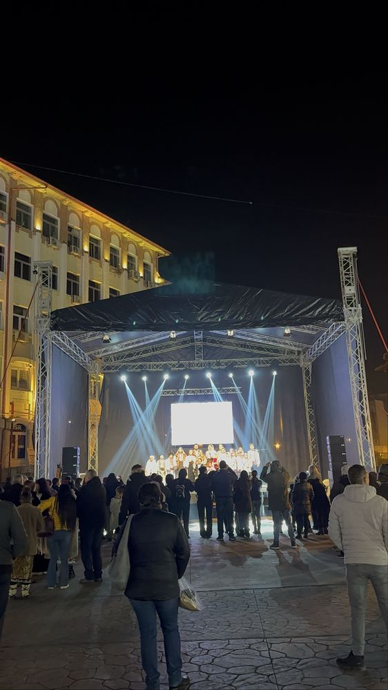 Scena  acoperita evenimente aer liber de inchiriat