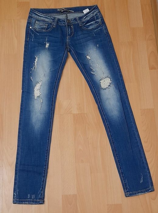 Blugi noi pentru dame