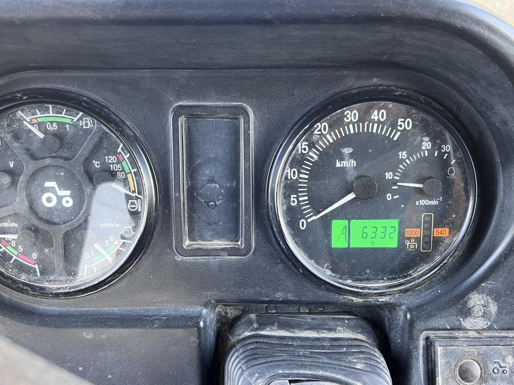 Traktor 82.1 sotiladi.