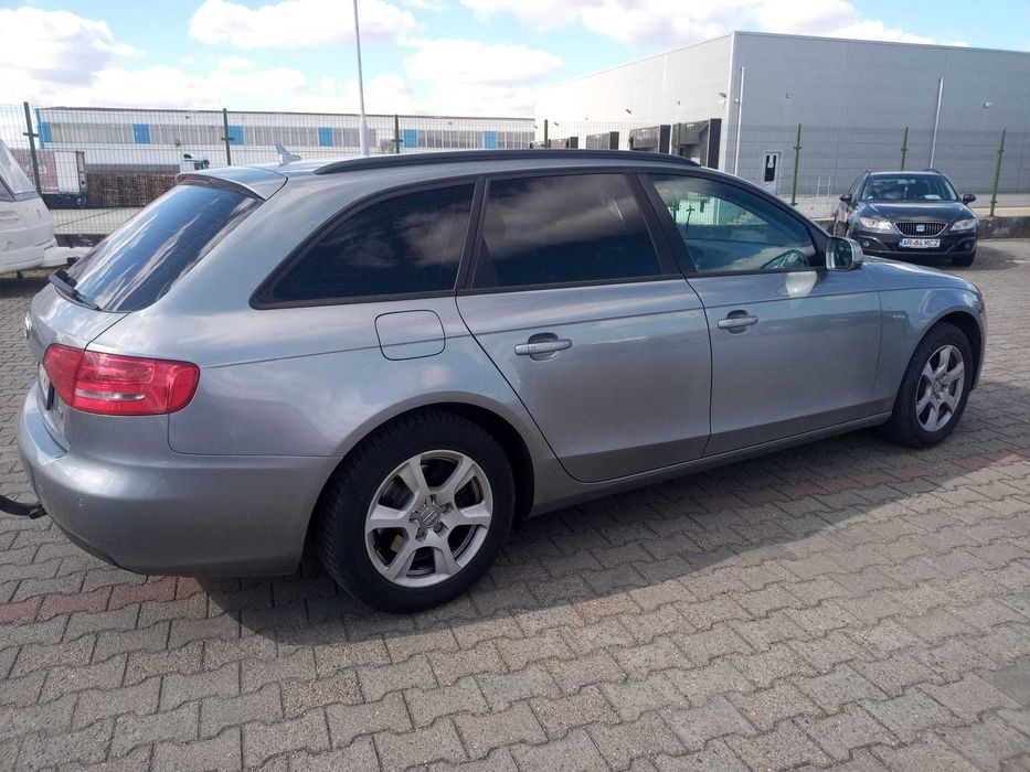Audi A4 B8 an 2011, motor 2.0 diesel 143 cp înmatriculată în RO
